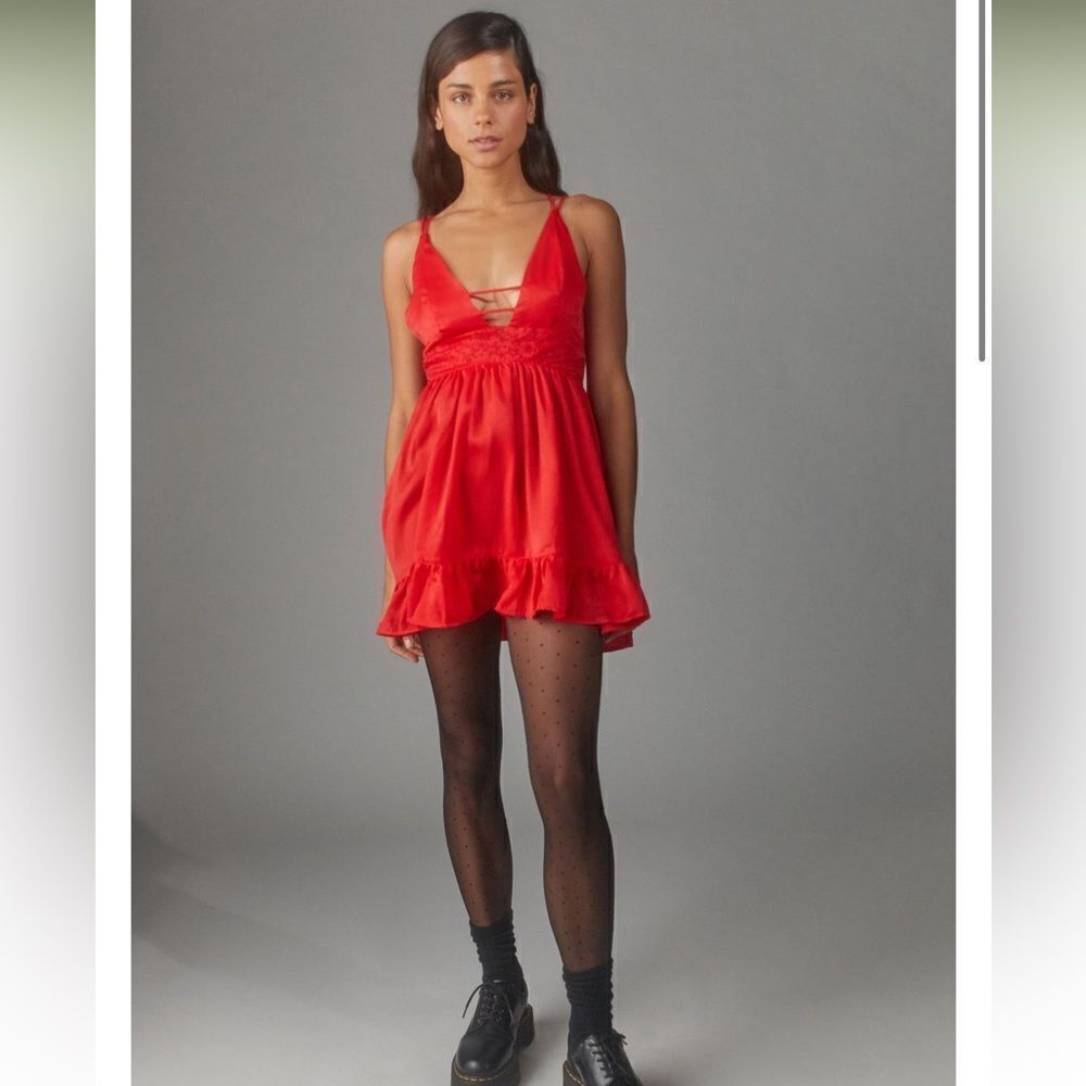 Urban Outfitters Women's Naomi Strappy Star Print Mini Dress in Red Size Small